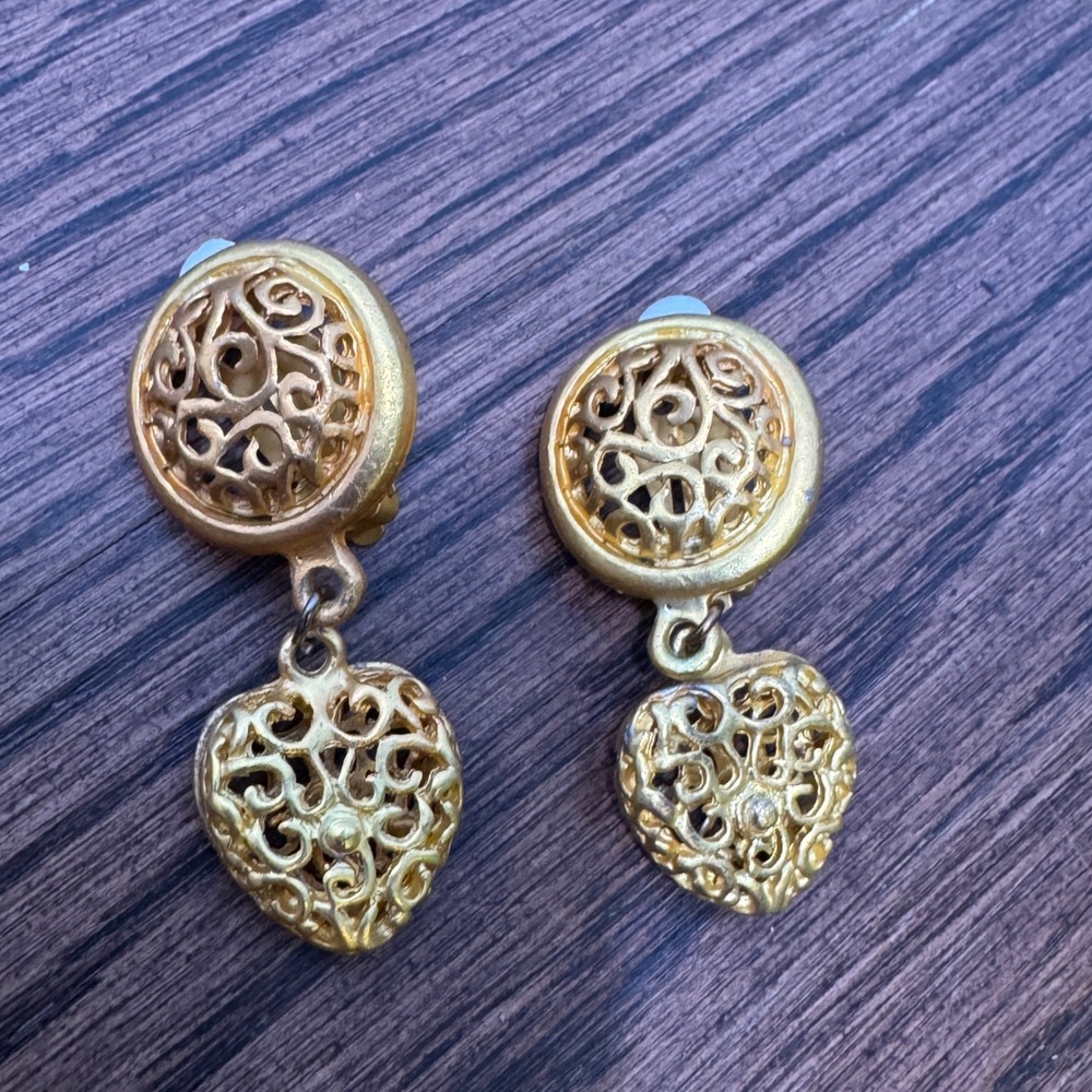 Vintage Filigree Heart Drop Earrings Gold Tone Clip On Size 2.25 in 32g